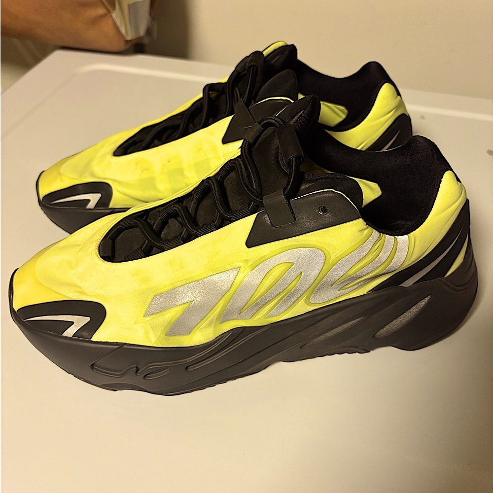 Yeezy Boost 700 MNVN